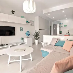 https://kate-duque-i.in-canary-islands.com